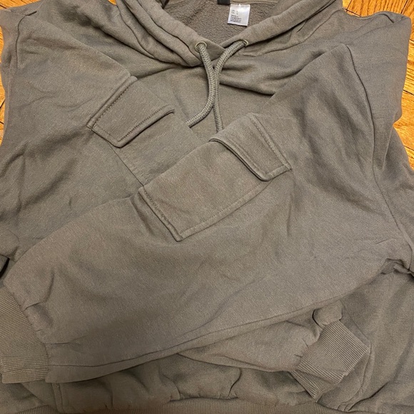 H&M (Divided) Women’s Cropped Hoodie Olive Green Size Large - Picture 4 of 6